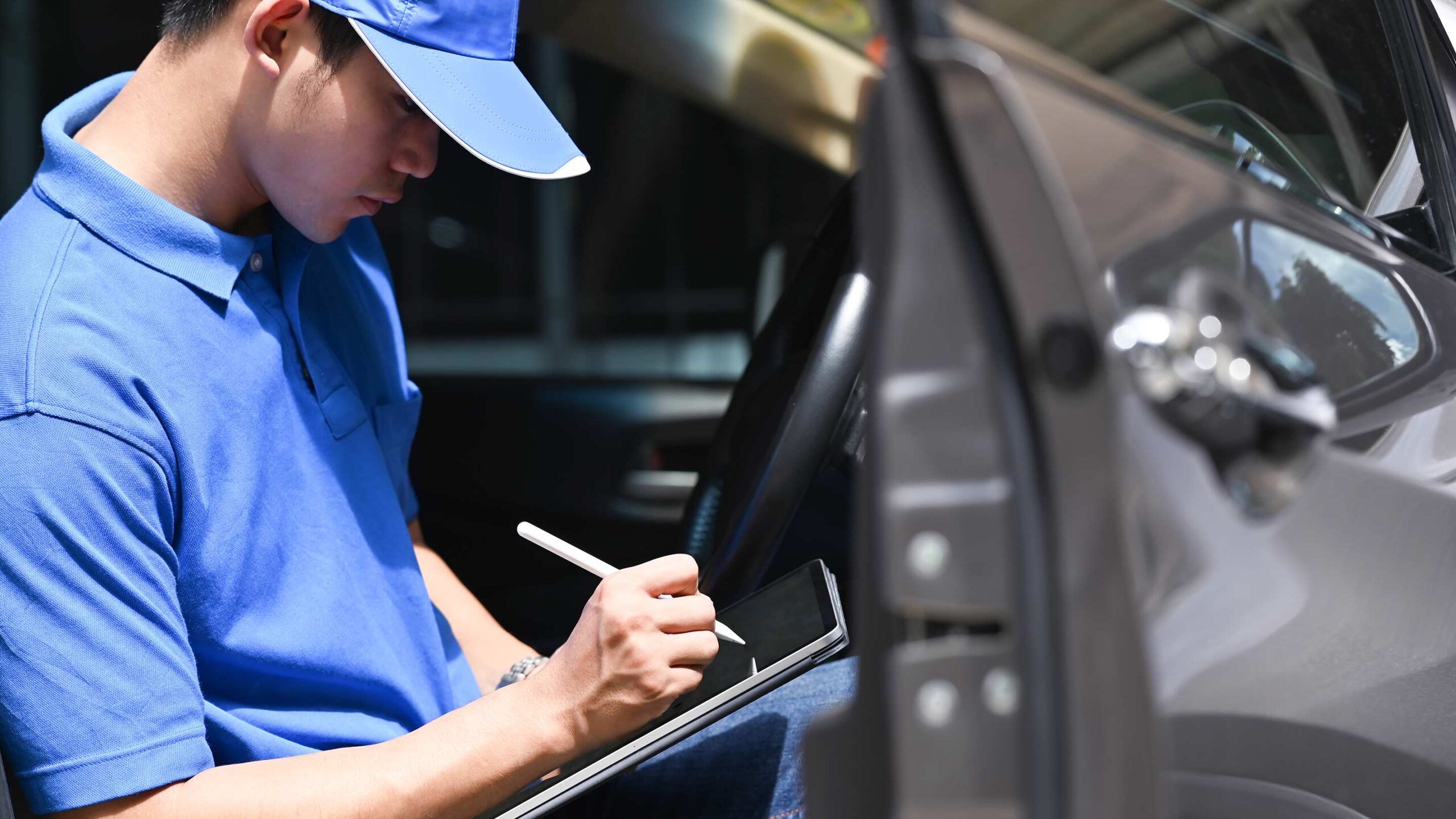 How Geotab Handles Vehicle Inspection Fleet manager reviewing vehicle inspection alerts on a Geotab Drive dashboard