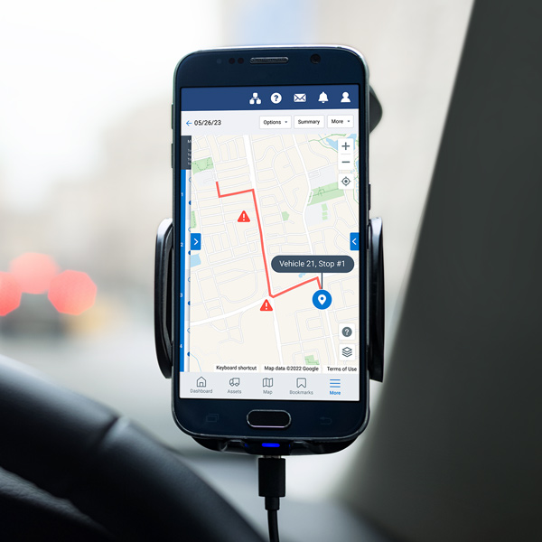 fleet-routing-software-dashboard Fleet manager viewing AI-powered route optimization dashboard with real-time vehicle tracking and cost efficiency metrics.
