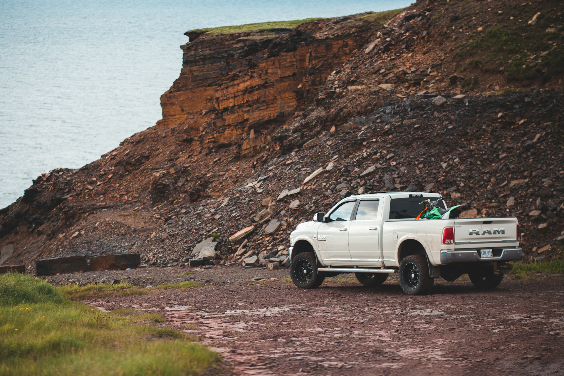 pickup-truck-maximize-location-intelligence Real-time asset tracking for improved operational efficiency and reduced paperwork.